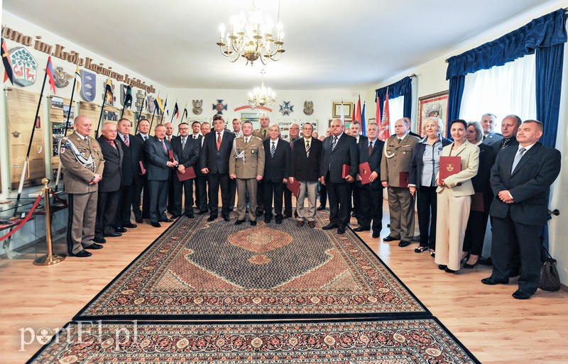 Dla żołnierza sztandar to wielki honor zdjęcie nr 109125