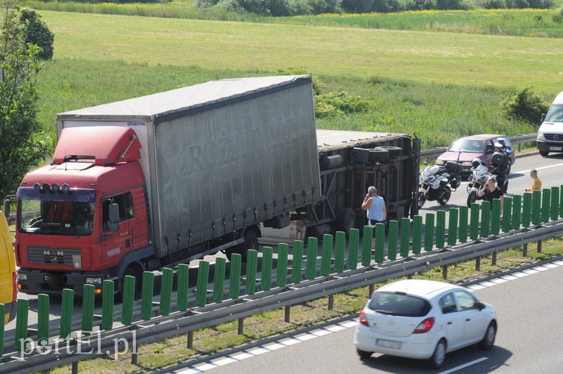  Utrudnienia na obwodnicy, przewróciła się naczepa zdjęcie nr 109252