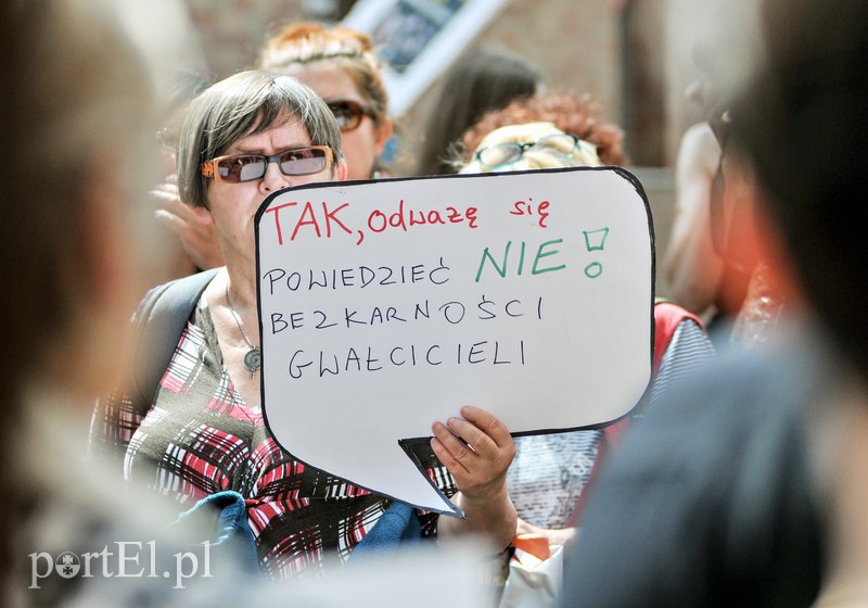 Protest w obronie ofiar gwałtów zdjęcie nr 110153
