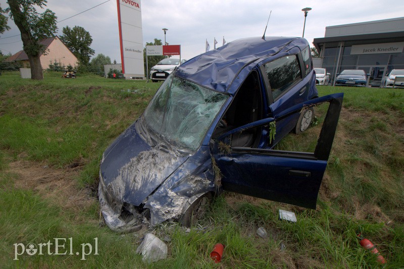 Elbląg  Wypadek za wiaduktem, trzy osoby w szpitalu