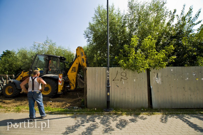 Jedno z najbardziej wstydliwych miejsc w Elblągu właśnie przechodzi metamorfozę. Naprzeciwko ratusza zdjęcie nr 111169