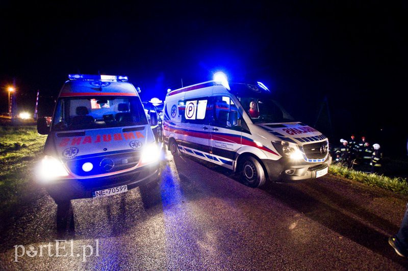  Dachowanie w BMW, wszyscy byli pijani zdjęcie nr 112892