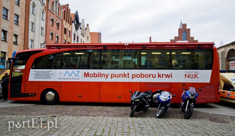  Upuszczają sobie krew i zachęcają do tego innych zdjęcie nr 113220