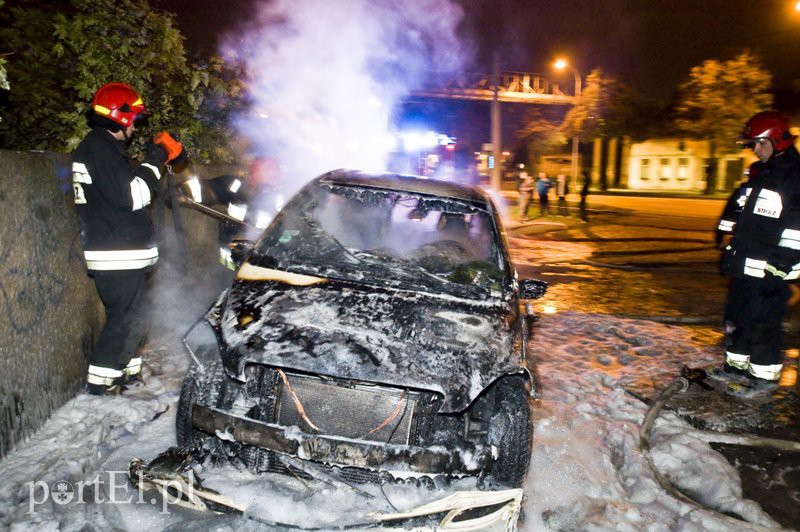  Na Grunwaldzkiej spłonął mercedes zdjęcie nr 115494
