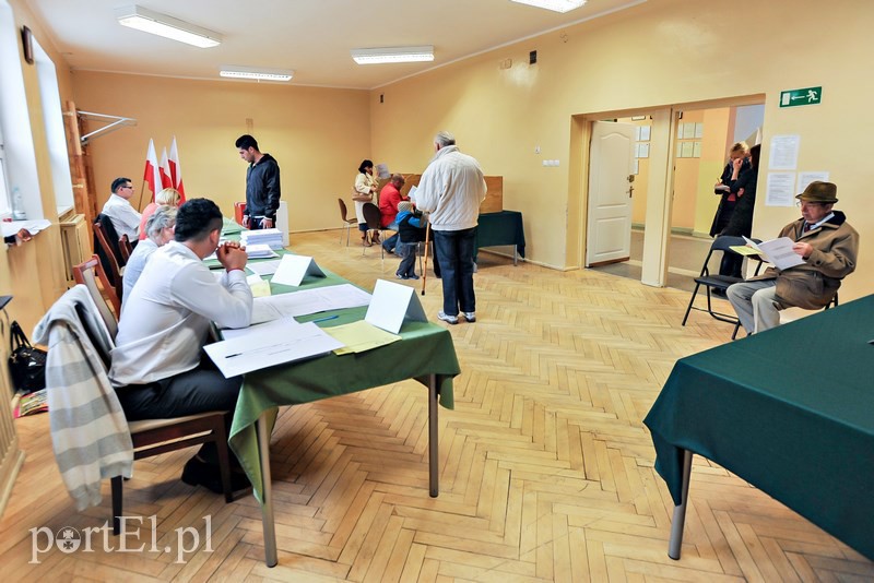 Elbląg Jest spokojnie, głosujących całkiem sporo