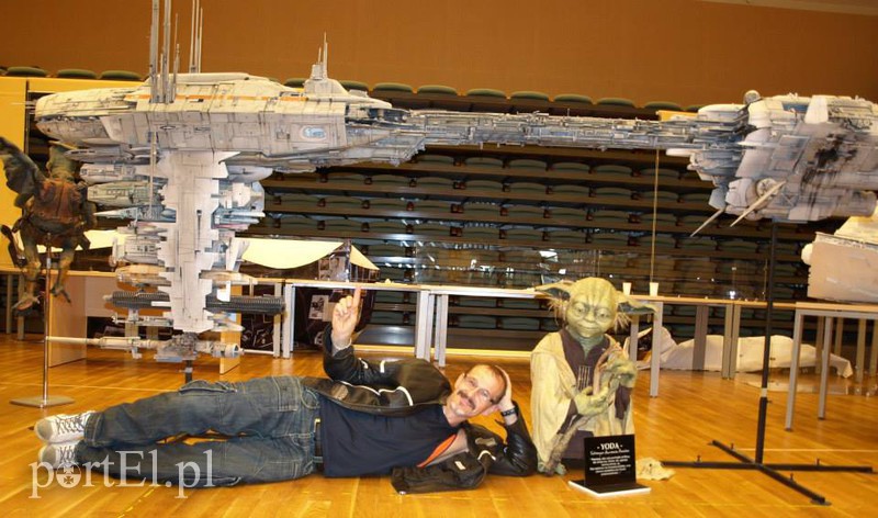 Marek Kulesza, Mistrz Yoda, w tle Fregata Medyczna