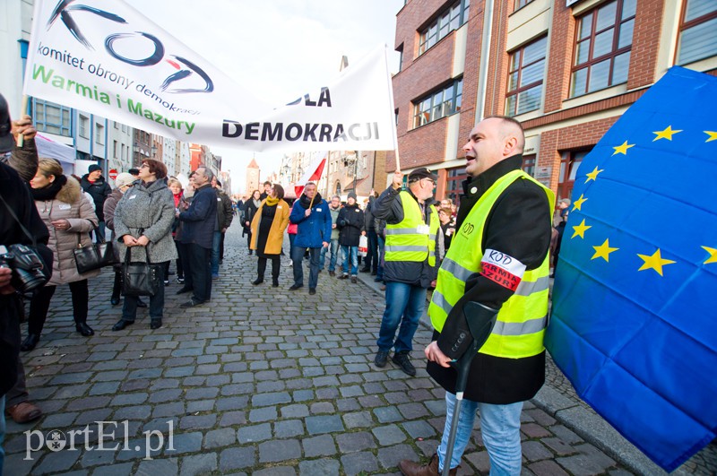 Demonstracja po elbląsku, czyli pikieta KOD zdjęcie nr 118826