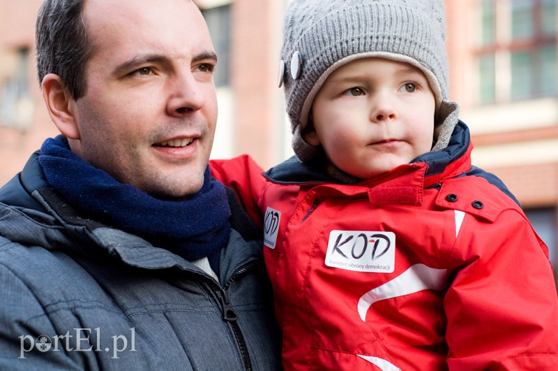 Demonstracja po elbląsku, czyli pikieta KOD zdjęcie nr 118844