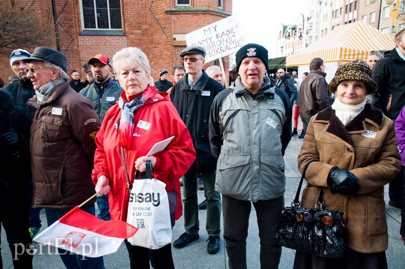 Demonstracja po elbląsku, czyli pikieta KOD zdjęcie nr 118823