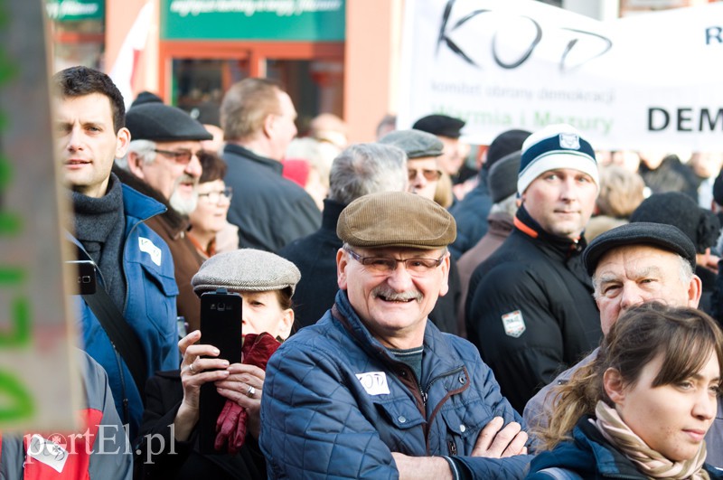 Demonstracja po elbląsku, czyli pikieta KOD zdjęcie nr 118831