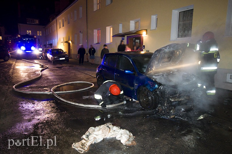 Elbląg  Na Sadowej zapalił się samochód