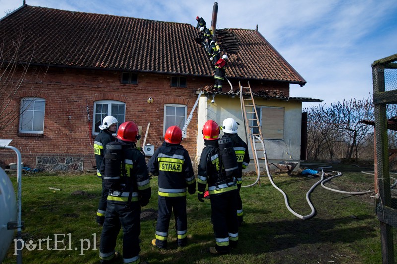 Elbląg  Pożar poddasza w Gronowie Elbląskim