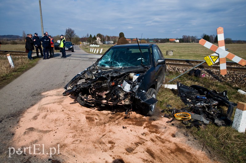 Elbląg  Pociąg uderzył w auto osobowe