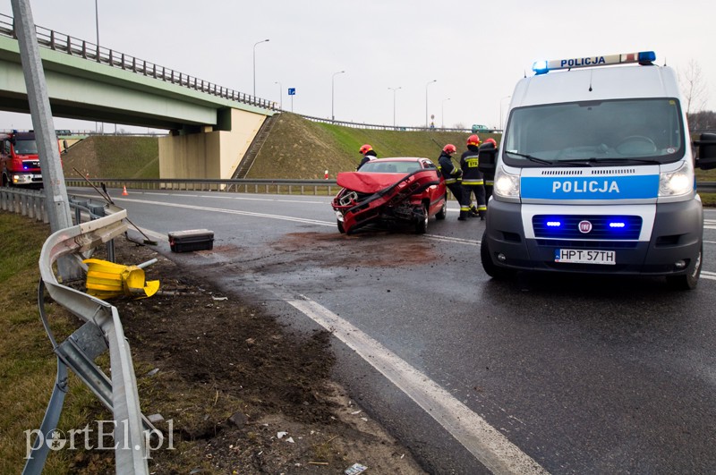  Wpadł w poślizg i uderzył w barierkę zdjęcie nr 124389