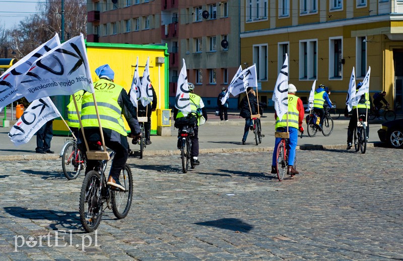 KOD popedałował po podpisy zdjęcie nr 124579