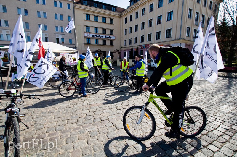 KOD popedałował po podpisy zdjęcie nr 124577