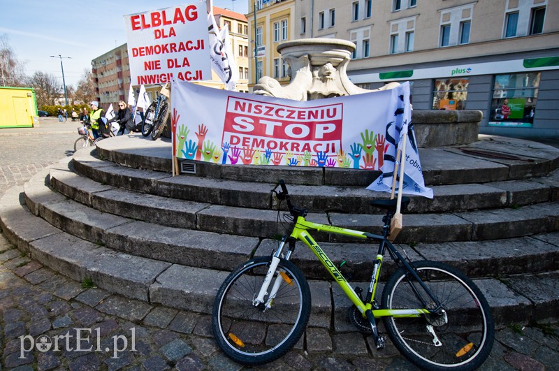 KOD popedałował po podpisy zdjęcie nr 124575