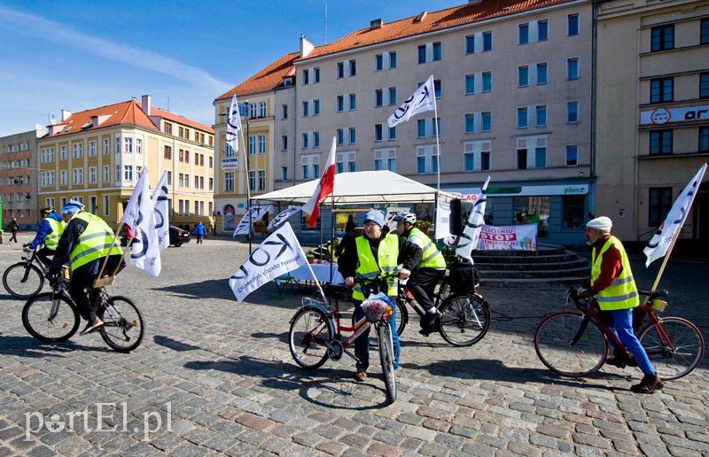 KOD popedałował po podpisy zdjęcie nr 124578
