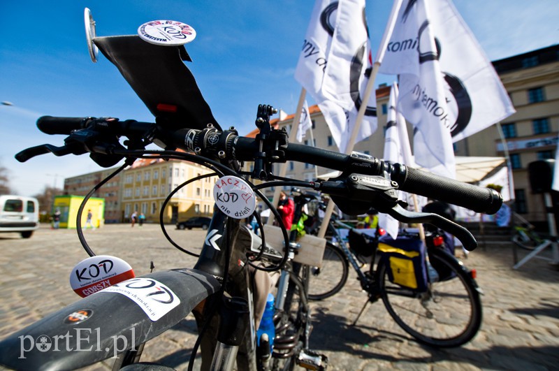 KOD popedałował po podpisy zdjęcie nr 124570