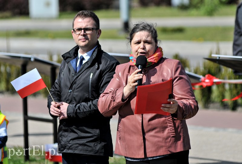 Przedszkolaki maszerowały z flagami zdjęcie nr 126479