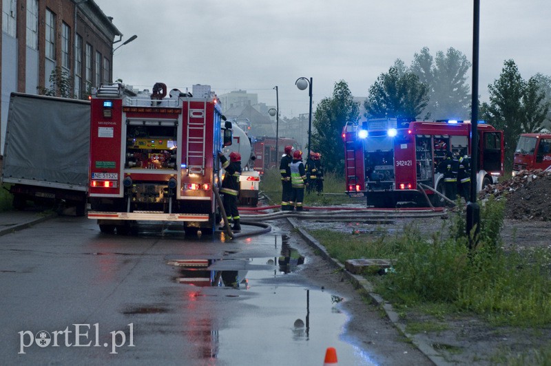 Pożar hali przy Grunwaldzkiej zdjęcie nr 130815