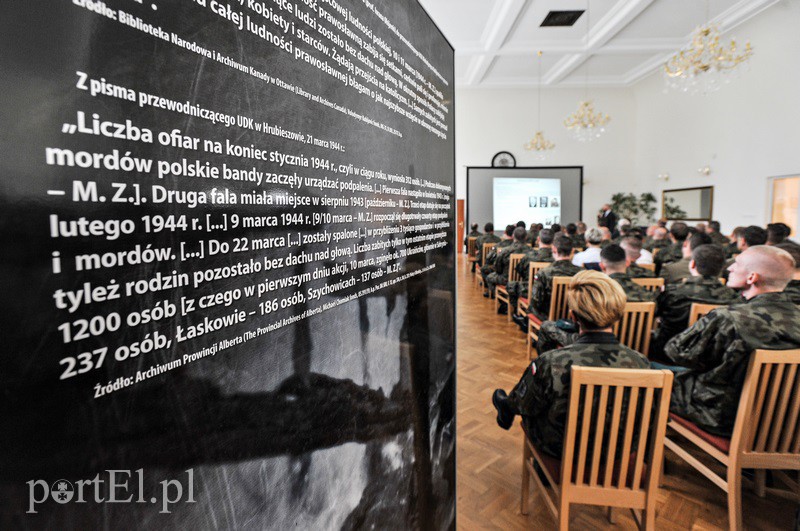 Wystawa w klubie garnizonowym zdjęcie nr 132070