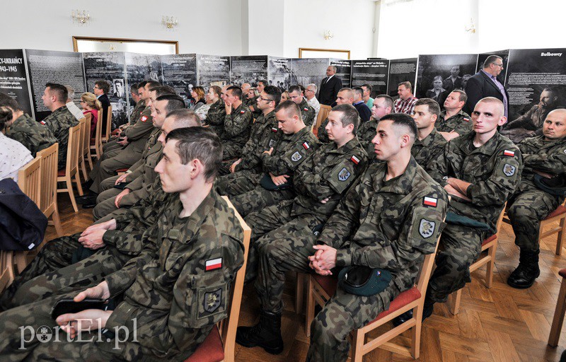 Wystawa w klubie garnizonowym zdjęcie nr 132073