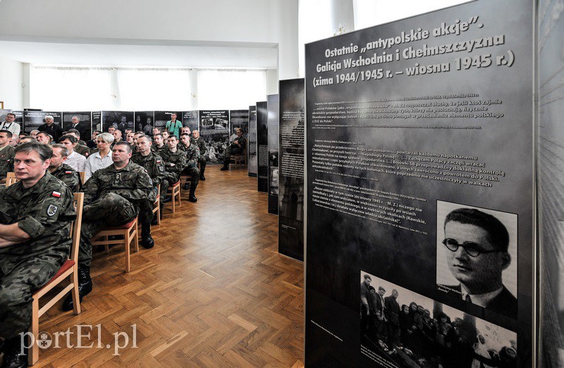 Wystawa w klubie garnizonowym zdjęcie nr 132059