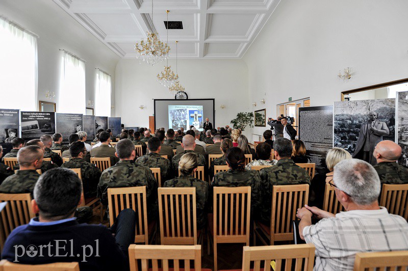 Wystawa w klubie garnizonowym zdjęcie nr 132055