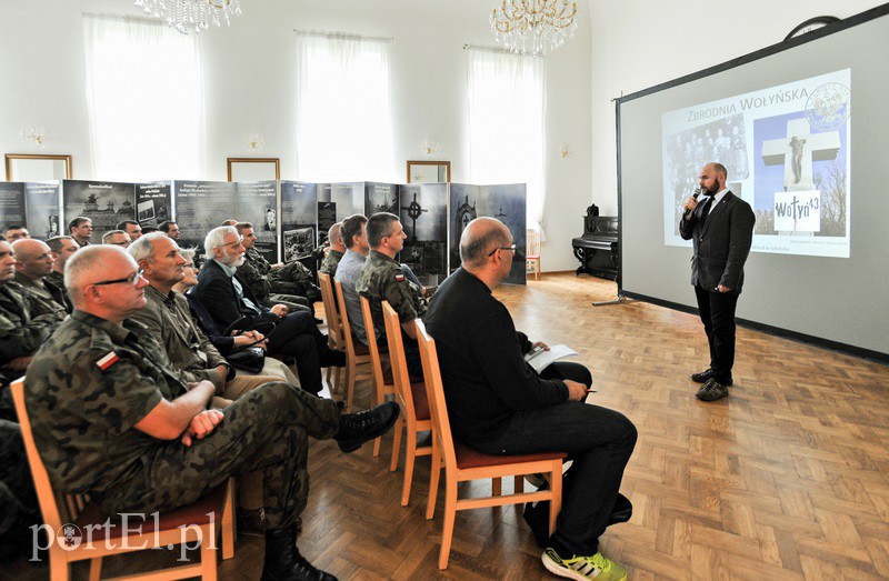 Wystawa w klubie garnizonowym zdjęcie nr 132060