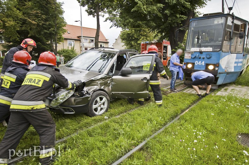  Zderzenie z tramwajem na Grunwaldzkiej zdjęcie nr 132352