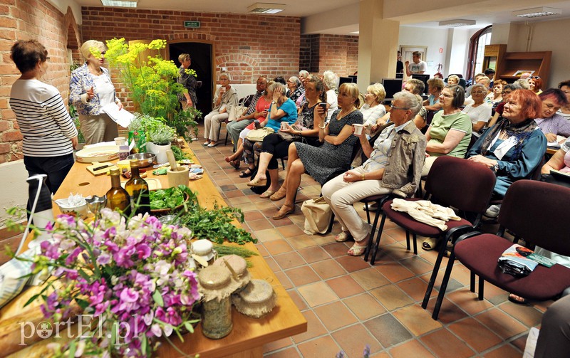 Seniorzy przenieśli się w świat lawendy zdjęcie nr 132358