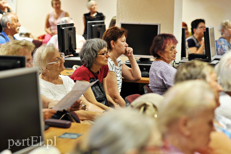 Seniorzy przenieśli się w świat lawendy zdjęcie nr 132373