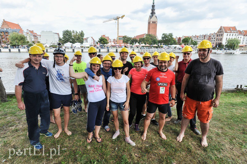 Smoki opanowały rzekę Elbląg zdjęcie nr 135302