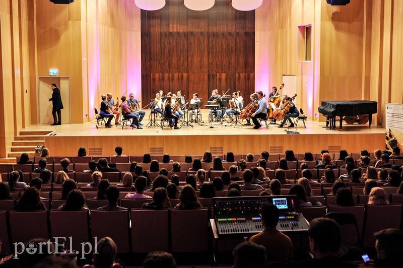 Maturzyści poważnie uzależnią się od muzyki poważnej zdjęcie nr 136415