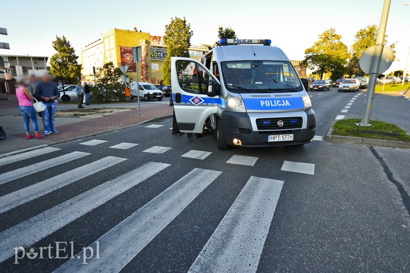 Wjechała w kobietę z dzieckiem na przejściu dla pieszych zdjęcie nr 136430