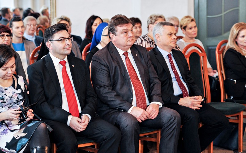 Im jest bliżej do innych ludzi zdjęcie nr 140265