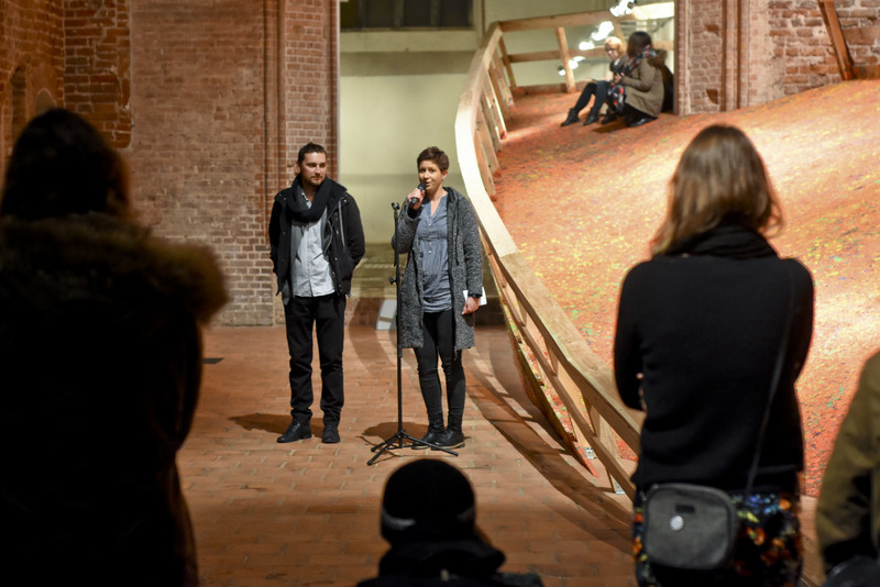 Człowiek człowiekowi... zdjęcie nr 140564