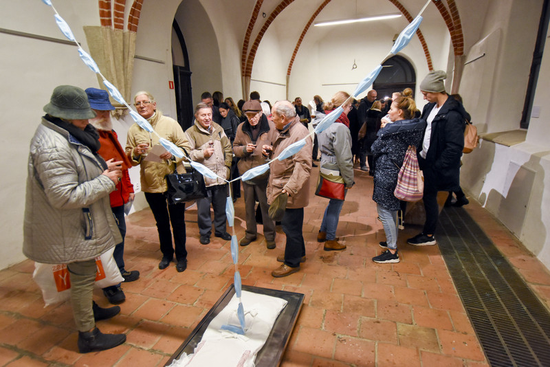 Człowiek człowiekowi... zdjęcie nr 140572