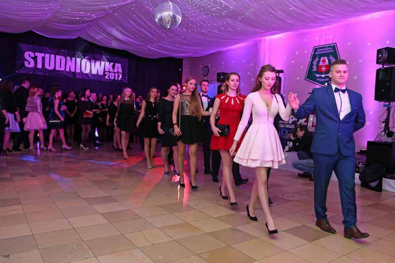 Studniówka w starym stylu zdjęcie nr 144546