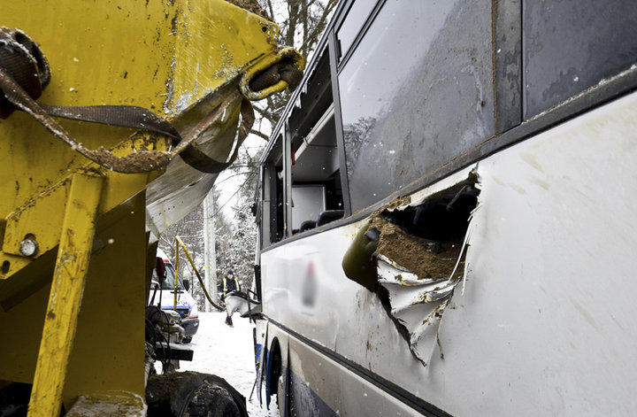 Pługopiaskarka uderzyła w autobus zdjęcie nr 145397