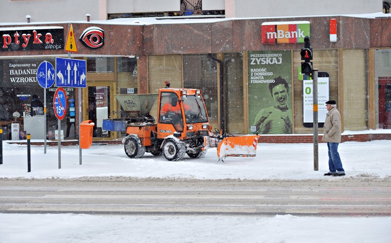 Tak od rana miasto walczy ze śniegiem zdjęcie nr 145438