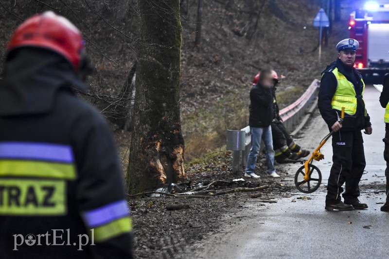 Kierowca golfa zginął na drodze do Tolkmicka zdjęcie nr 146945