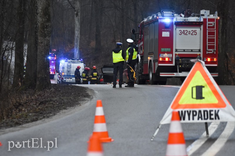 Kierowca golfa zginął na drodze do Tolkmicka zdjęcie nr 146940