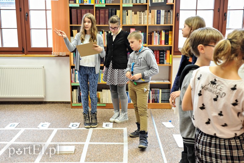 Dzieci programują roboty w bibliotece zdjęcie nr 148014