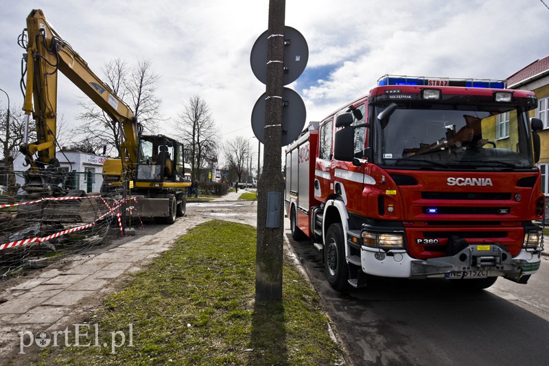 Elbląg Wypadek na budowie, mężczyzna zasypany w wykopie