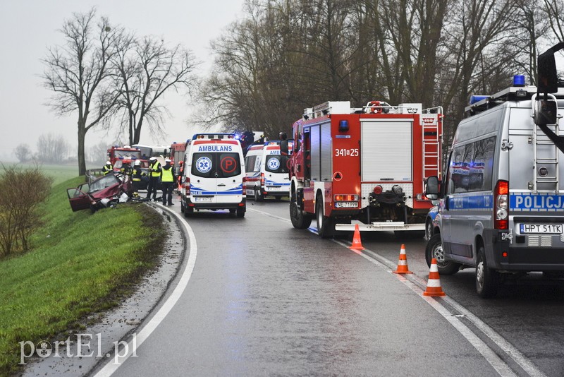 Elbląg Wypadek przed Jegłownikiem, sześć osób w szpitalu