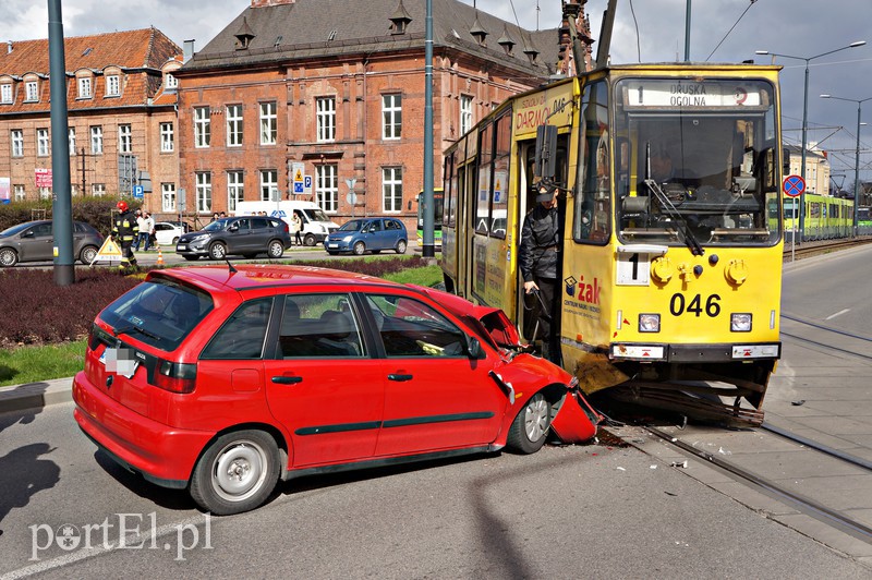 Seatem wjechał pod tramwaj zdjęcie nr 149796