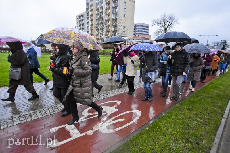 Droga krzyżowa w deszczu zdjęcie nr 149980