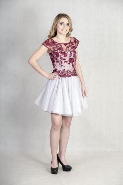 24. Aleksandra Padalis, 17 lat, mieszka w Elblągu, wzrost: 165cm, wymiary: 90/60/90, interesuje się: śpiewem,
